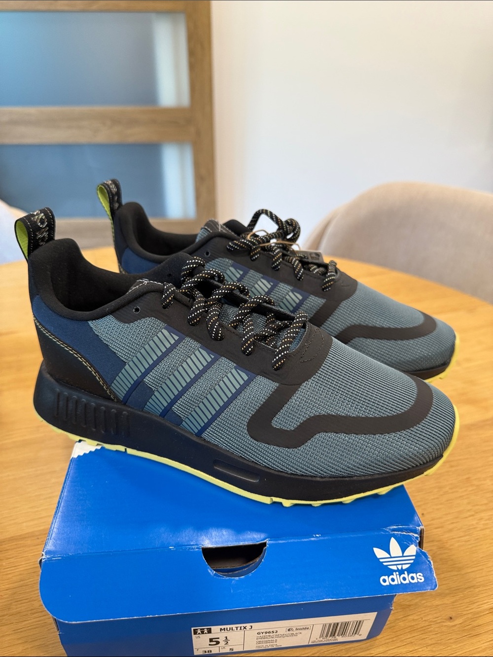 Kids adidas Multix J sneakers size 5.5